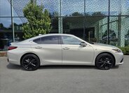 Lexus ES 300h Sedan / Limuzína 2,5 l 160 kw