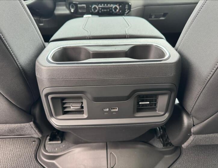 Chevrolet Silverado 26