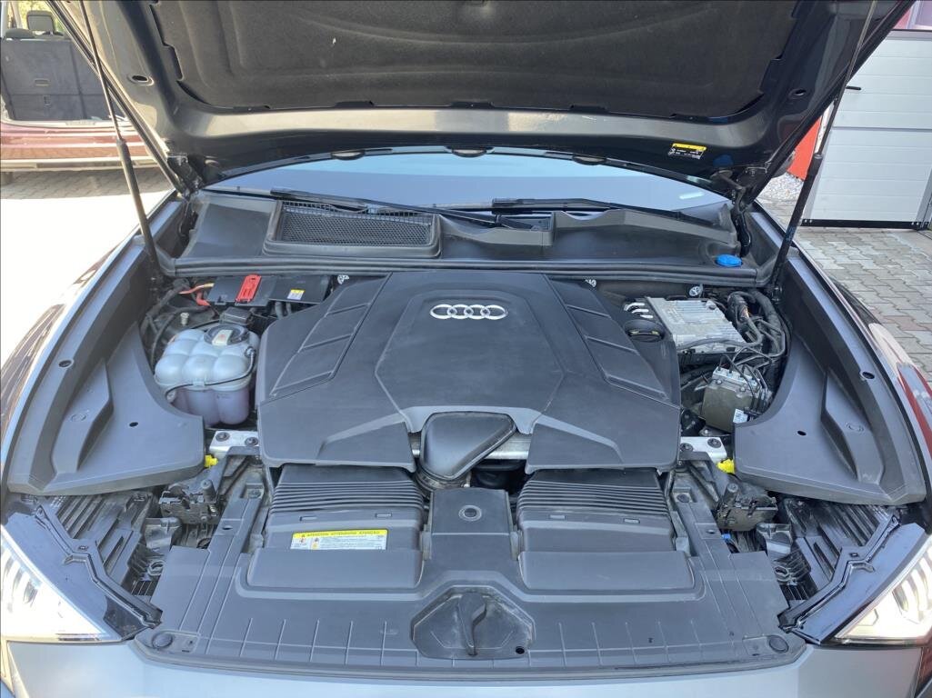 Audi Q8 SUV / Terénní 3,0 l 250 kw
