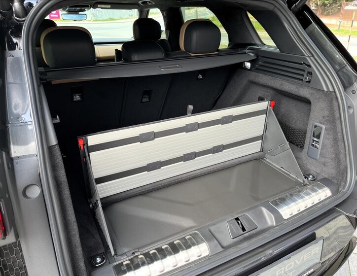 Land Rover Range Rover Sport 7