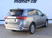Mitsubishi Outlander SUV / Terénní 2,4 l 99 kw