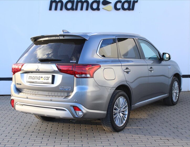 Mitsubishi Outlander SUV / Terénní 2,4 l 99 kw