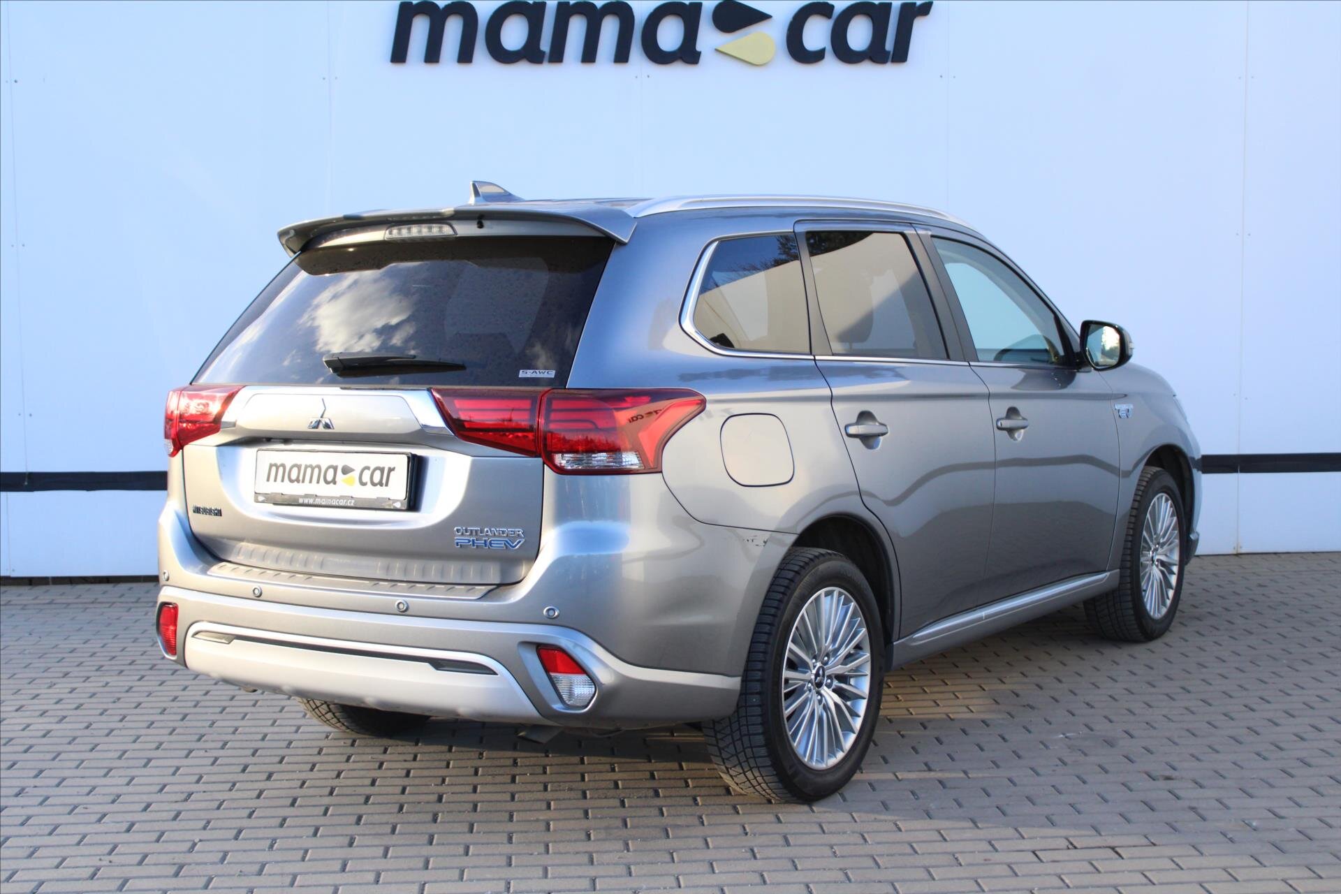 Mitsubishi Outlander SUV / Terénní 2,4 l 99 kw