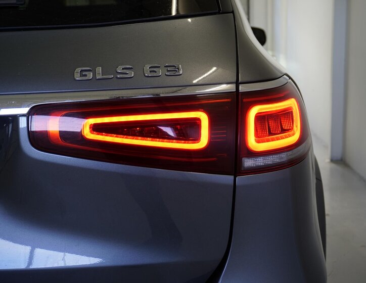 Mercedes-Benz GLS SUV / Terénní 4,0 l 450 kw