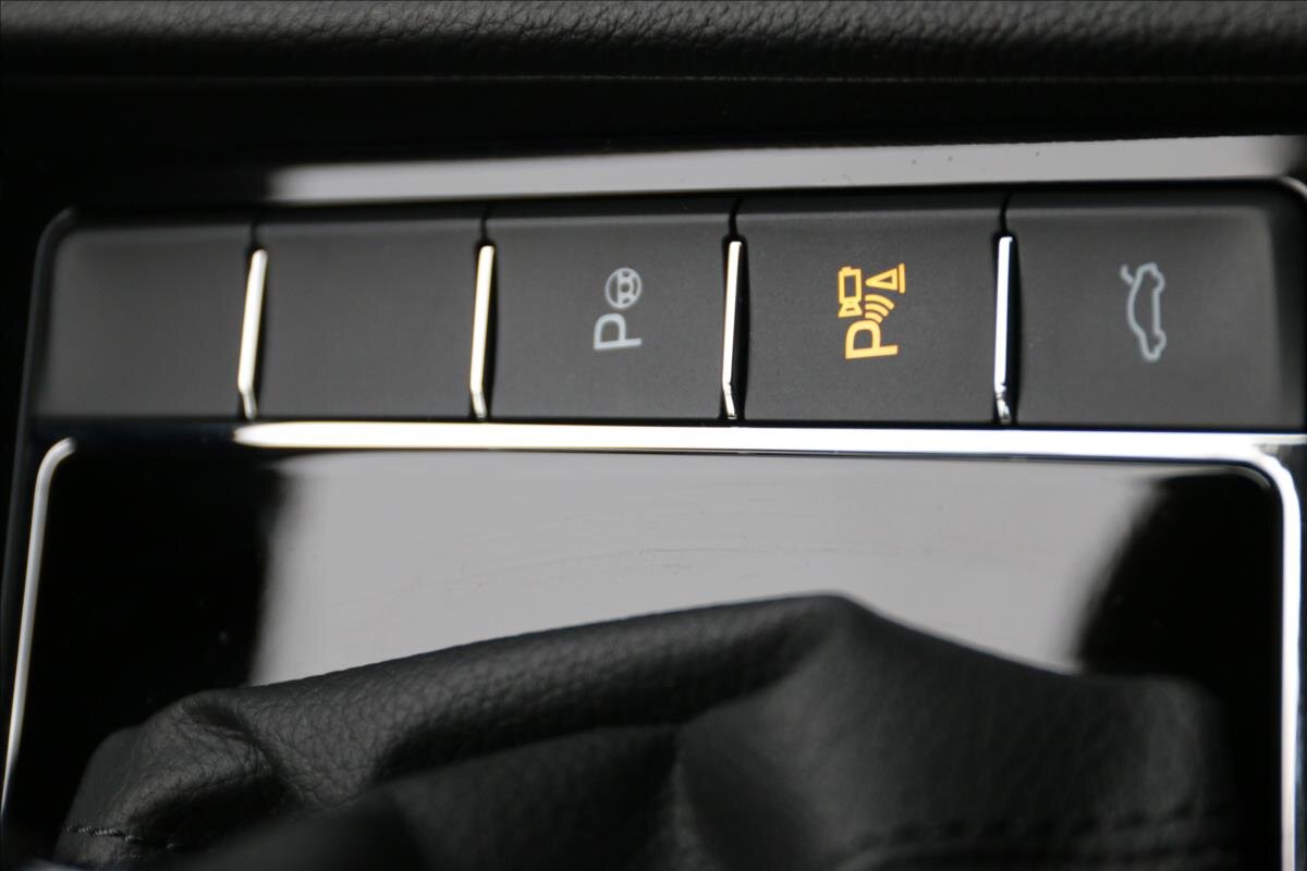 Škoda Superb Sedan / Limuzína 2,0 l 140 kw