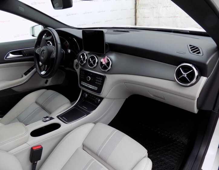 Mercedes-Benz GLA 16