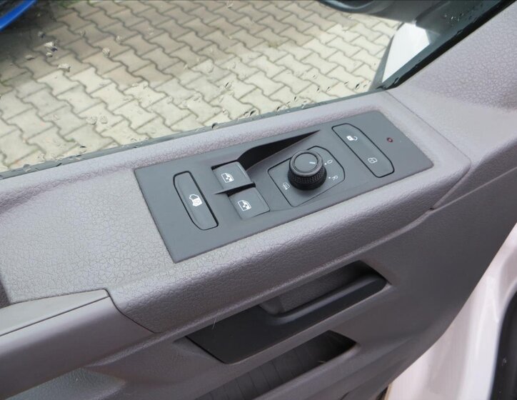 Volkswagen Transporter Skříň 2,0 l 66 kw