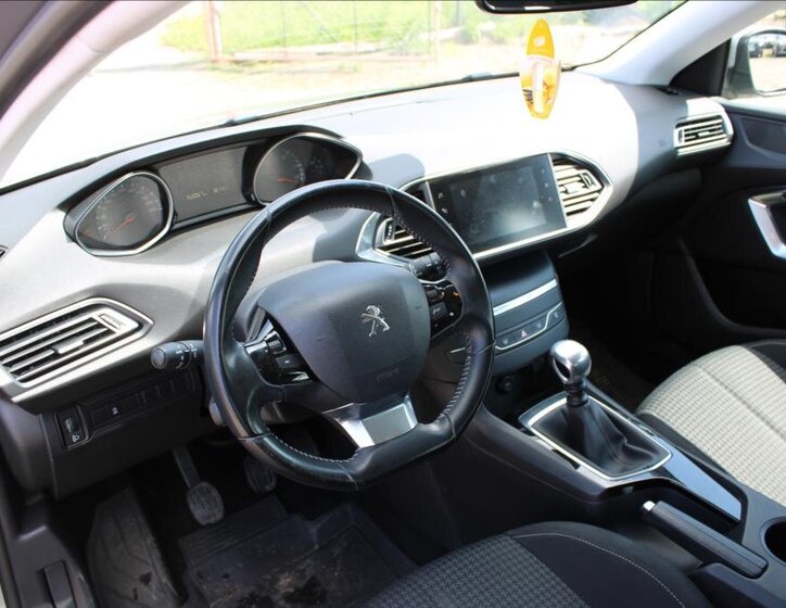 Peugeot 308 Hatchback 1,5 l 75 kw