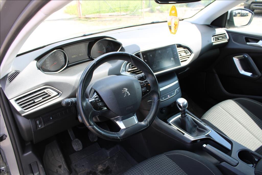 Peugeot 308 Hatchback 1,5 l 75 kw