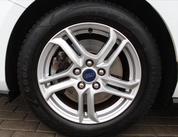 Ford Focus Kombi 999,0 74 kw