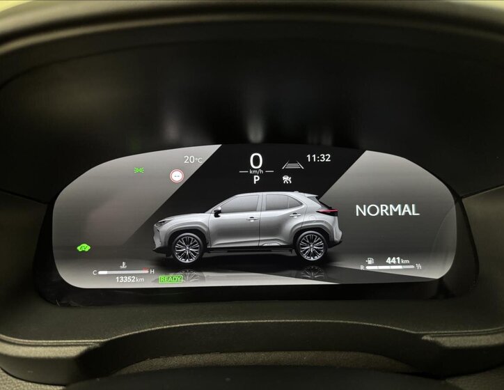 Toyota Yaris Cross 15