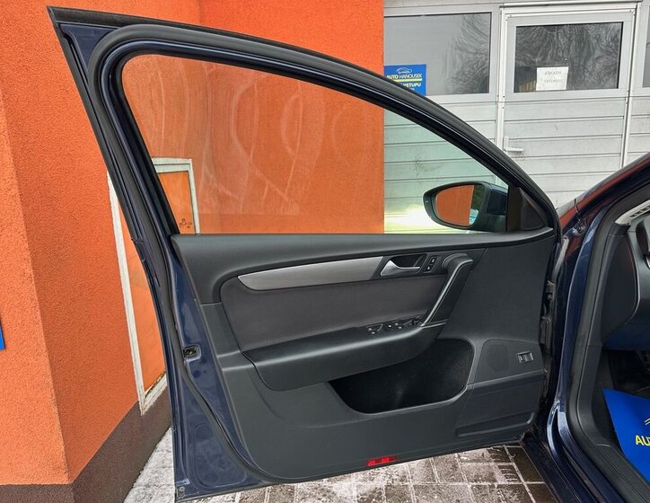 Volkswagen Passat Kombi 1,6 l 77 kw