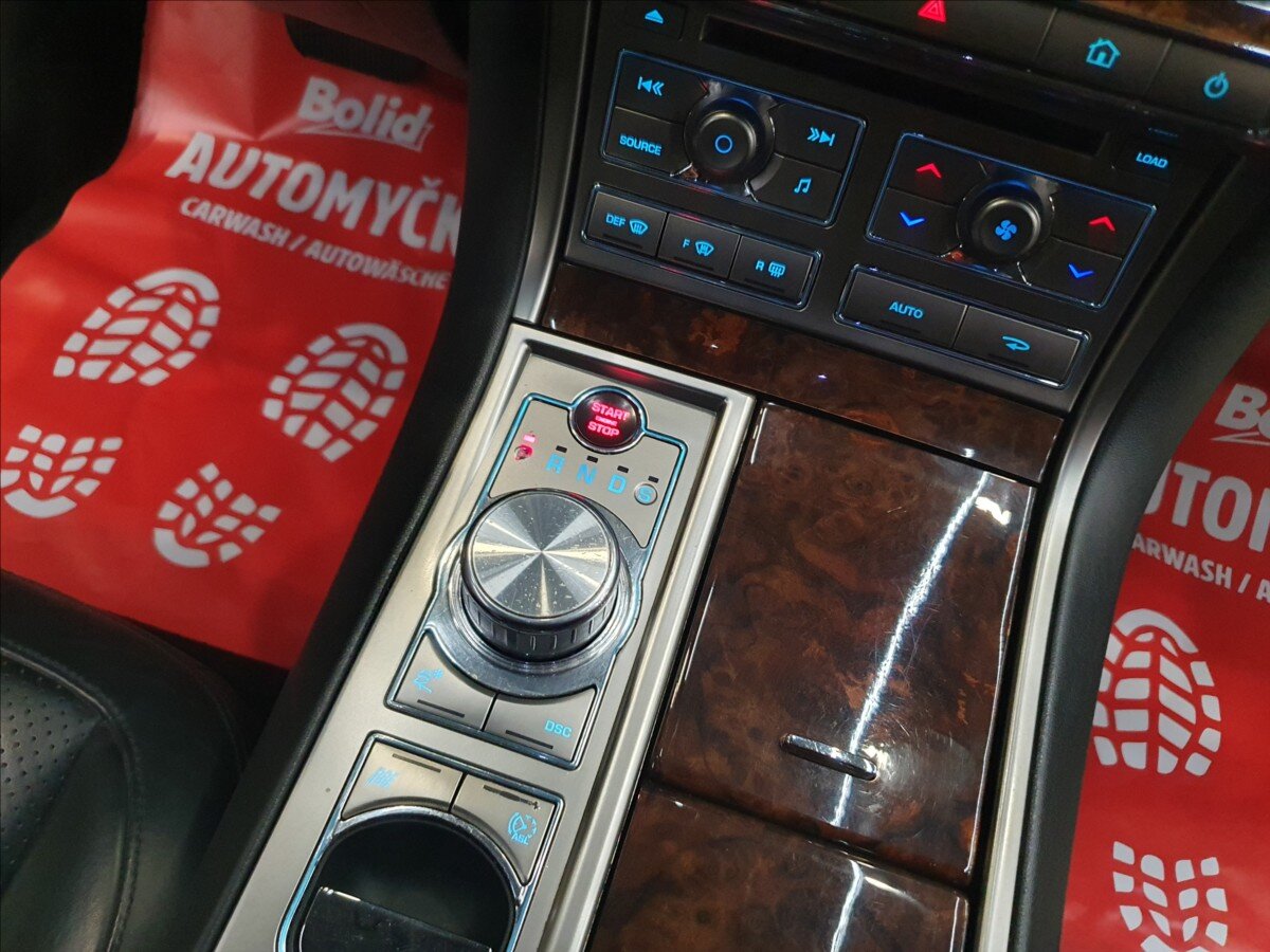 Jaguar XF Sedan / Limuzína 3,0 l 202 kw