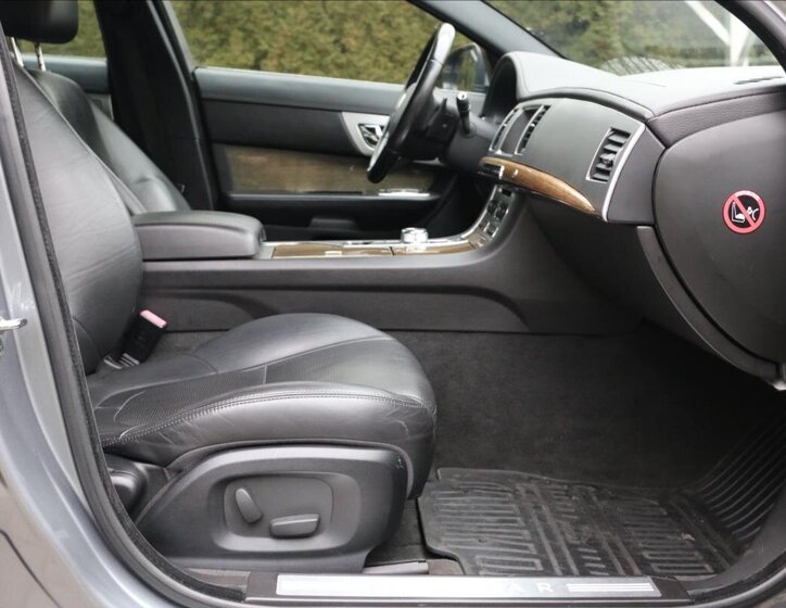 Jaguar XF Kombi 3,0 l 177 kw