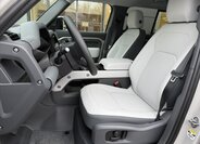 Land Rover Defender 11