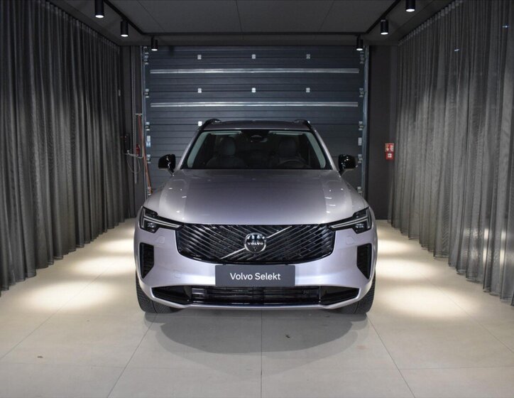 Volvo XC90 SUV / Terénní 2,0 l 228 kw