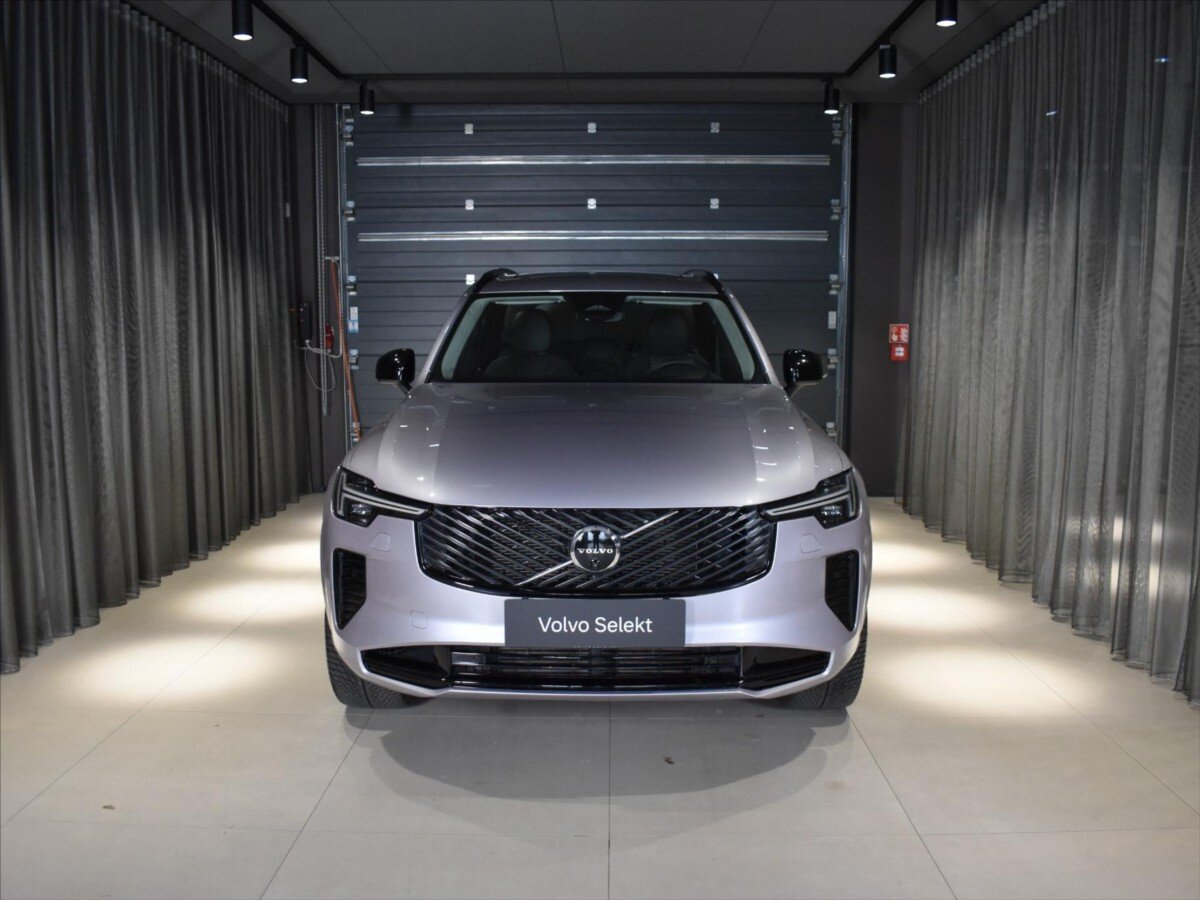 Volvo XC90 SUV / Terénní 2,0 l 228 kw