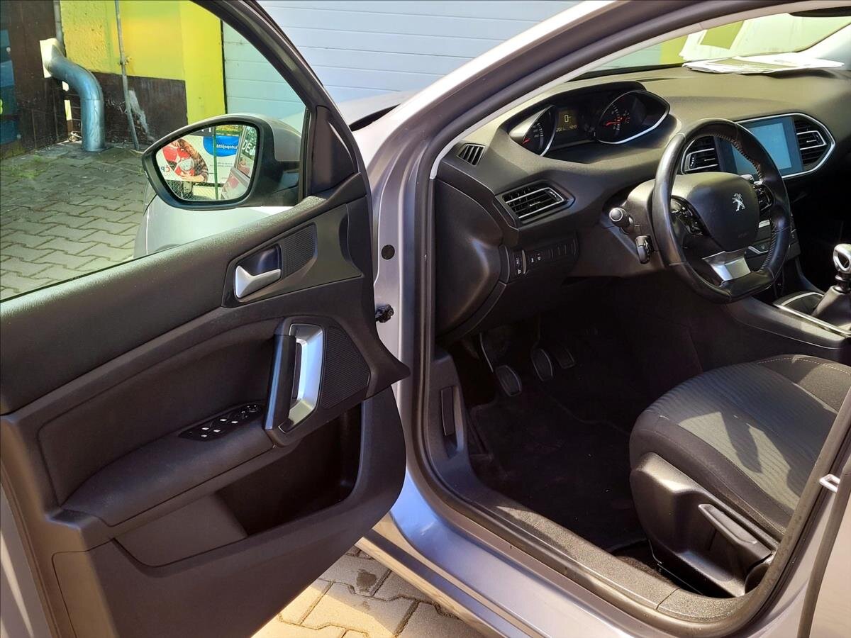 Peugeot 308 Kombi 1,2 l 96 kw