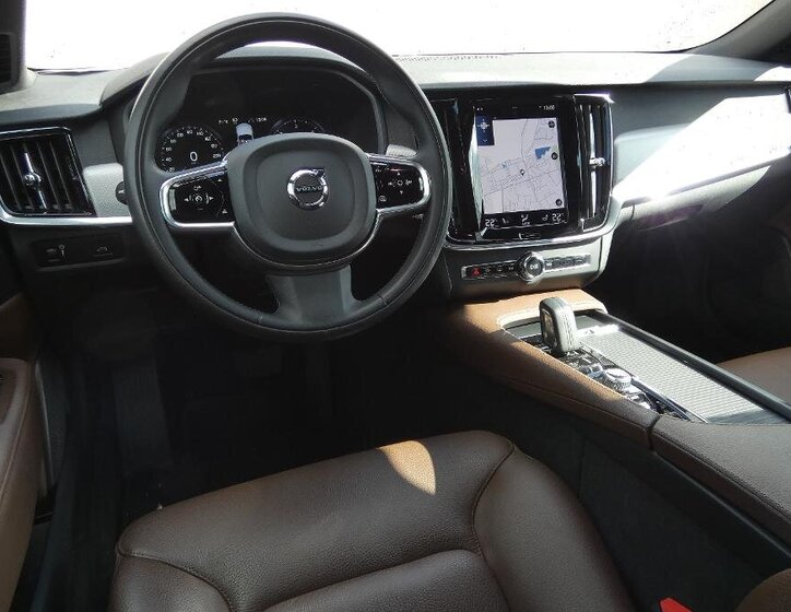 Volvo S90 Sedan / Limuzína 2,0 l 173 kw