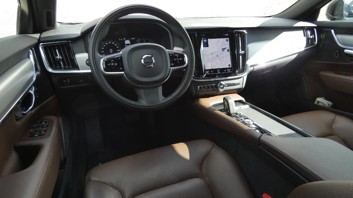 Volvo S90 Sedan / Limuzína 2,0 l 173 kw