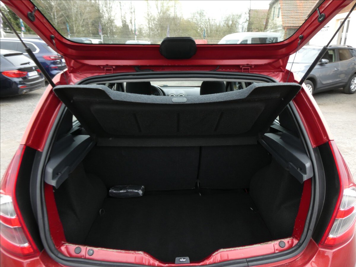 Dacia Sandero Hatchback 1,6 l 64 kw