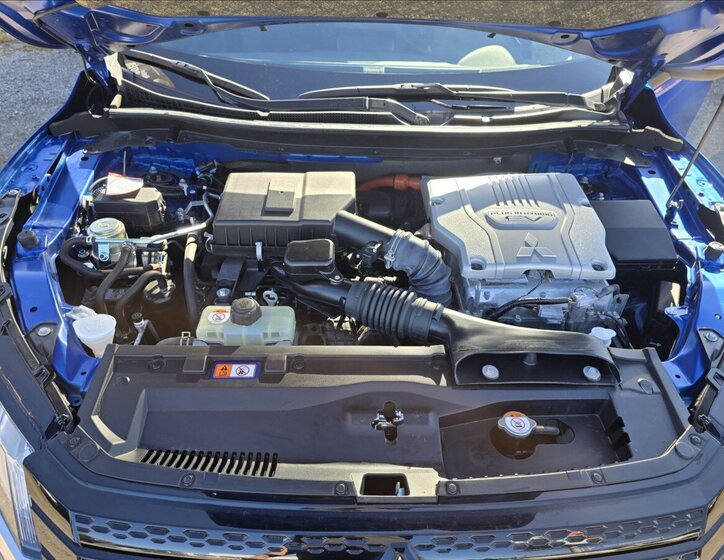 Mitsubishi Eclipse Cross CUV / Crossover 2,4 l 72 kw