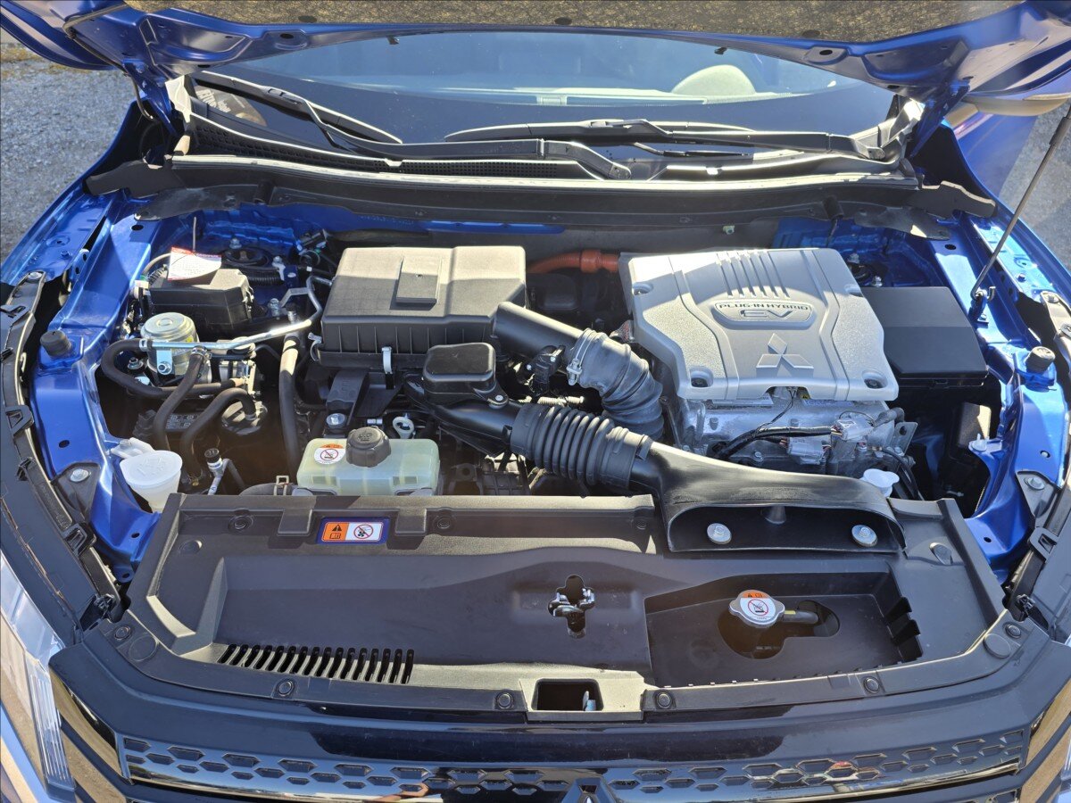 Mitsubishi Eclipse Cross CUV / Crossover 2,4 l 72 kw