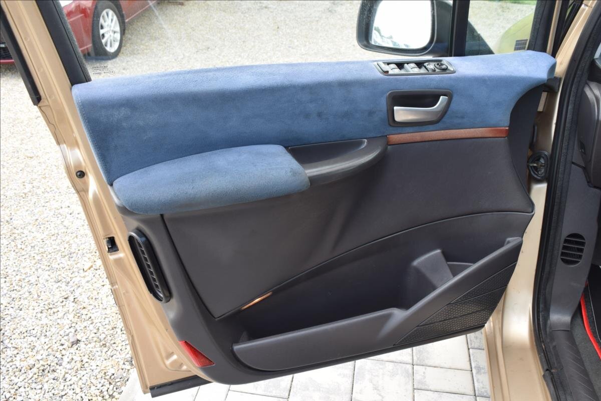 Lancia Phedra MPV 2,2 l 94 kw