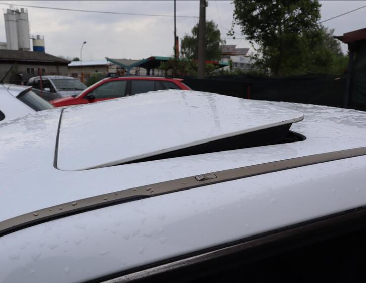 Mercedes-Benz 200 12