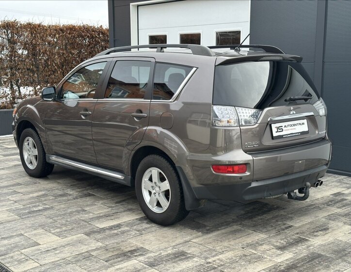Mitsubishi Outlander SUV 2,3 l 130 kw