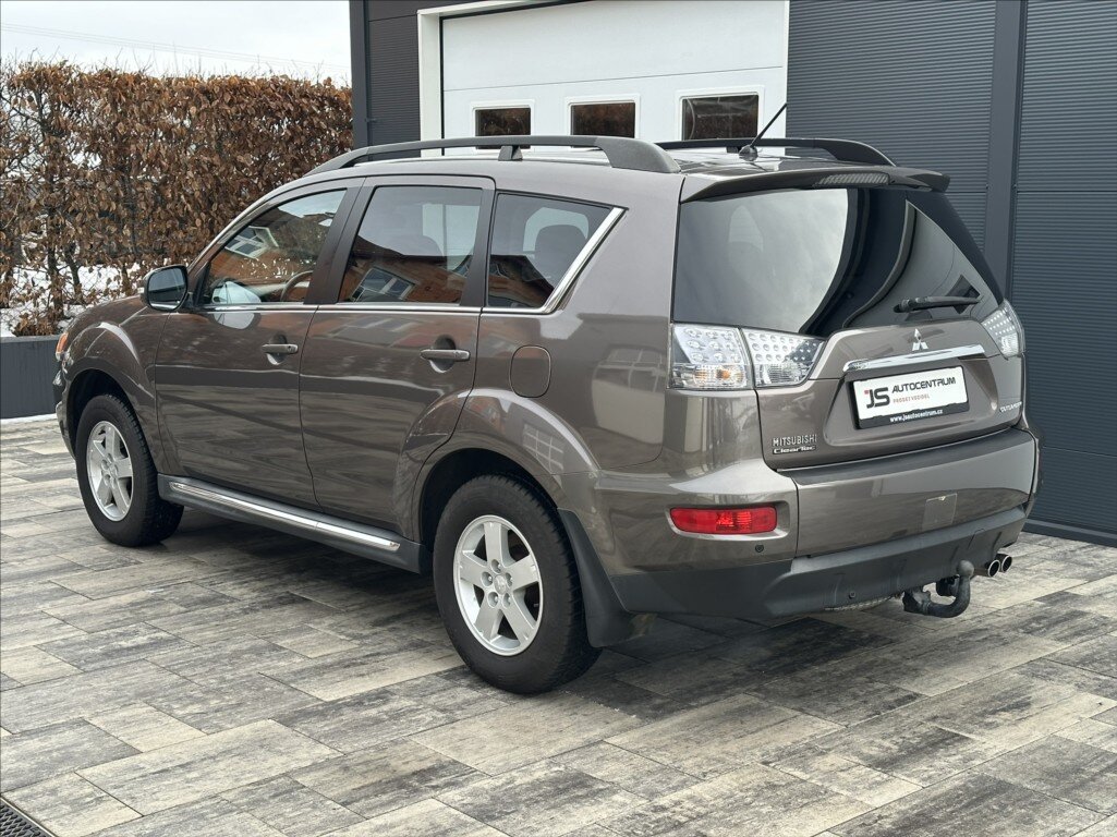 Mitsubishi Outlander SUV 2,3 l 130 kw