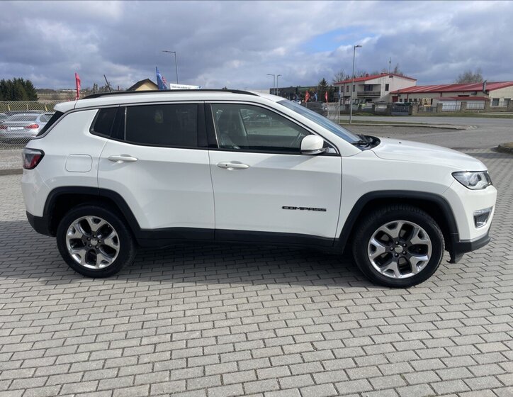 Jeep Compass SUV / Terénní 2,0 l 103 kw