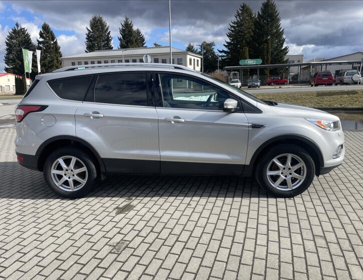 Ford Kuga SUV / Terénní 1,5 l 110 kw