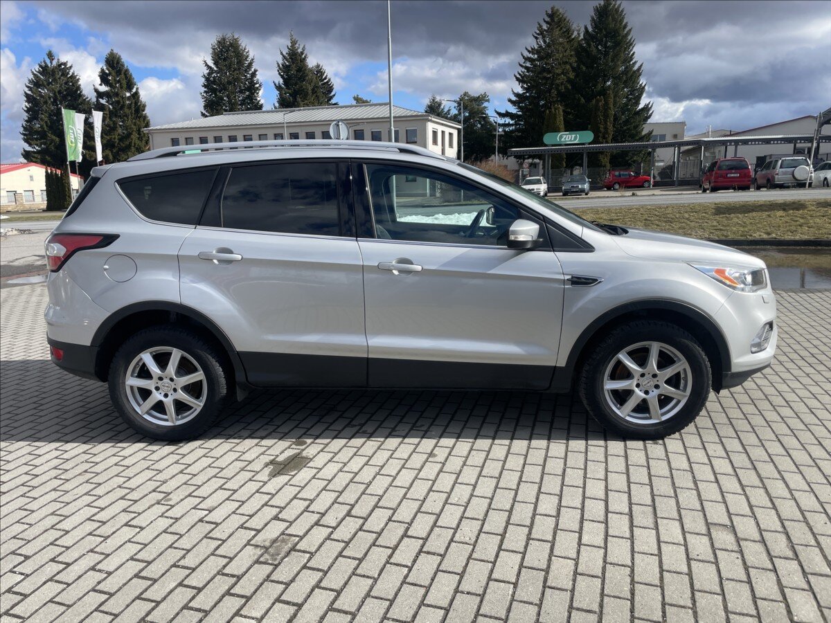Ford Kuga SUV / Terénní 1,5 l 110 kw