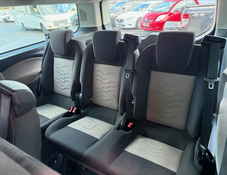 Ford Tourneo Custom 20