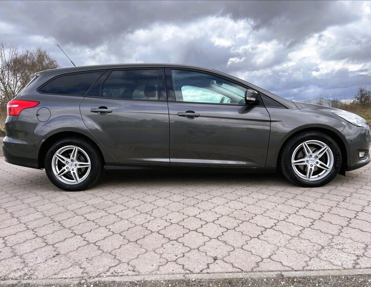 Ford Focus Kombi 999,0 92 kw