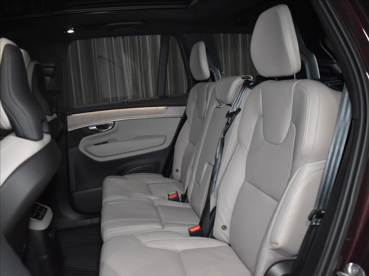 Volvo XC90 SUV / Terénní 2,0 l 335 kw