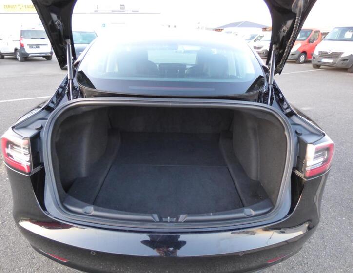 Tesla Model 3 43