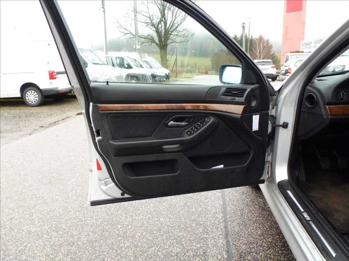 BMW Řada 5 Kombi 2,2 l 125 kw