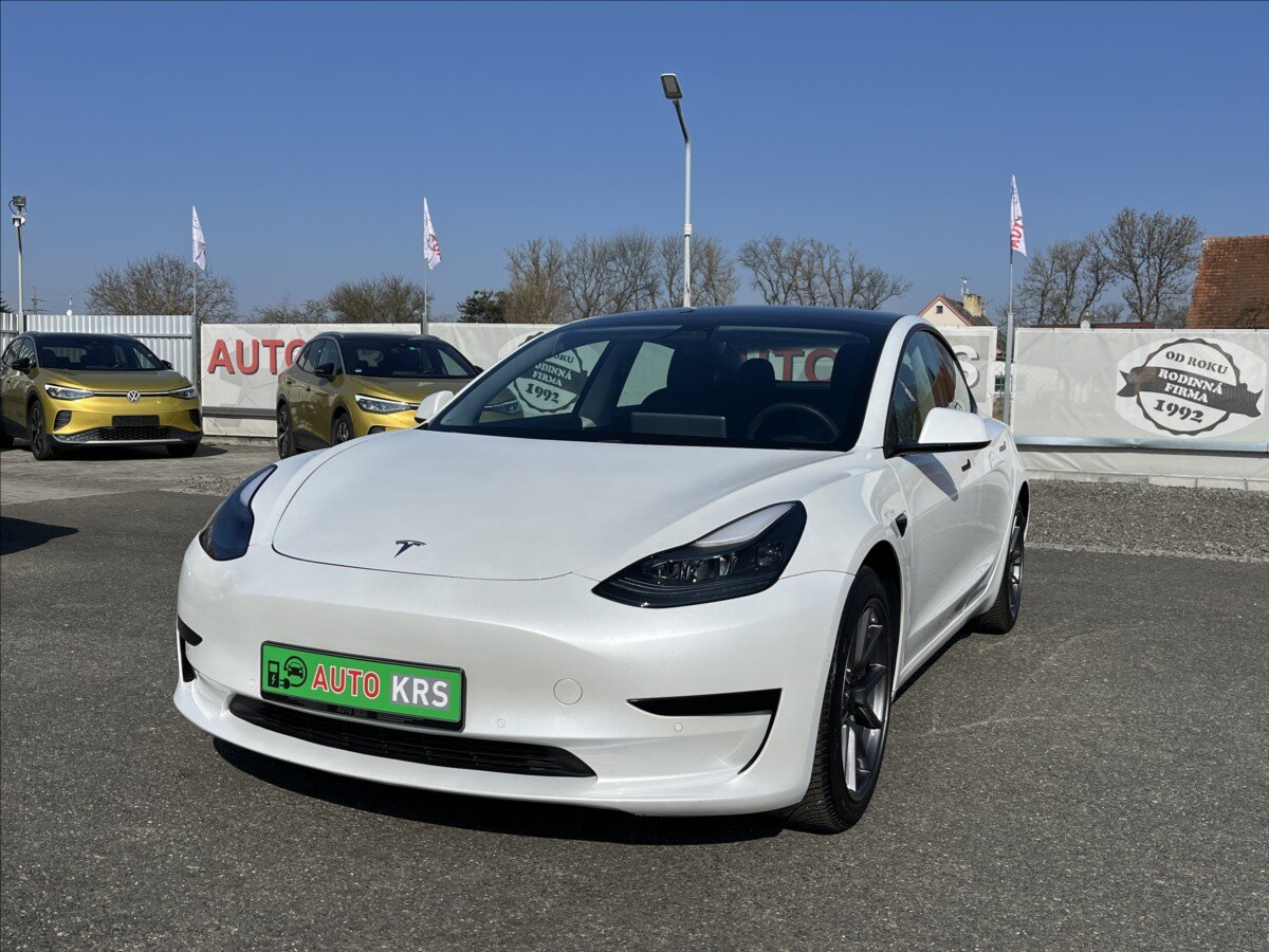 Tesla Model 3 Sedan / Limuzína 0,0 208 kw