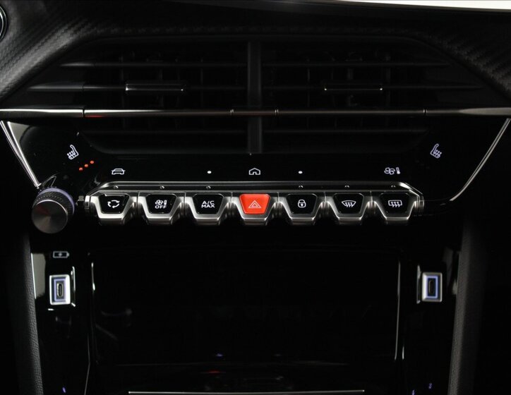 Peugeot 2008 SUV / Terénní 1,2 l 107 kw