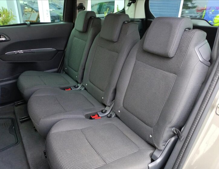 Peugeot 5008 SUV 1,6 l 88 kw