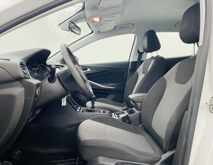 Opel Grandland X SUV / Terénní 1,2 l 96 kw