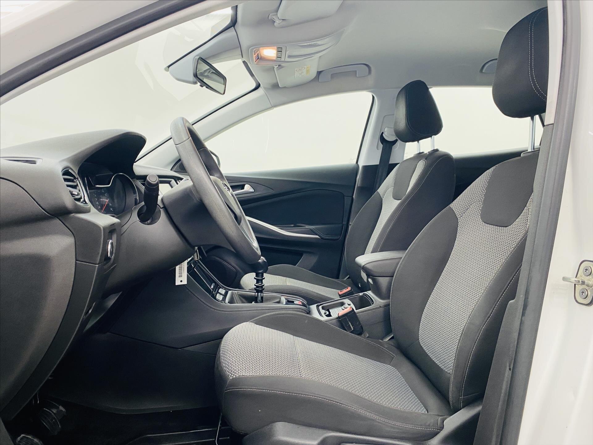 Opel Grandland X SUV / Terénní 1,2 l 96 kw