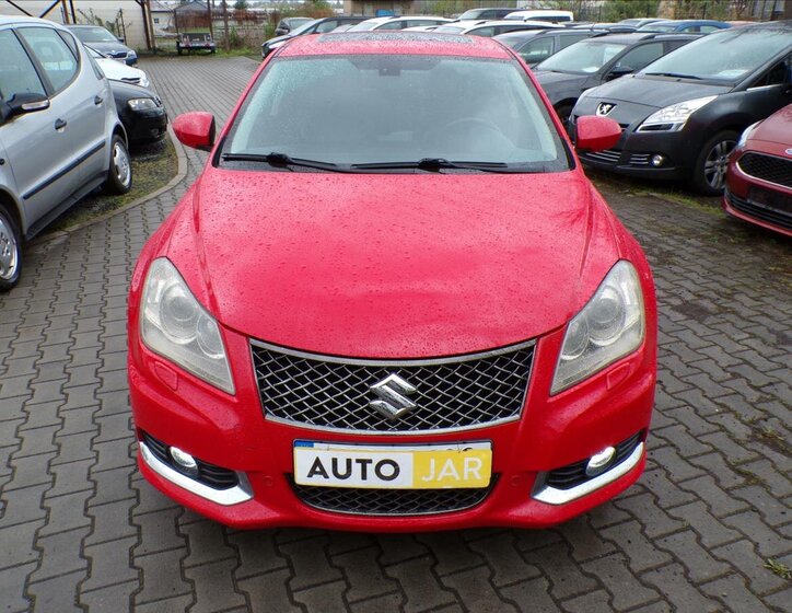 Suzuki Kizashi Sedan / Limuzína 2,4 l 131 kw