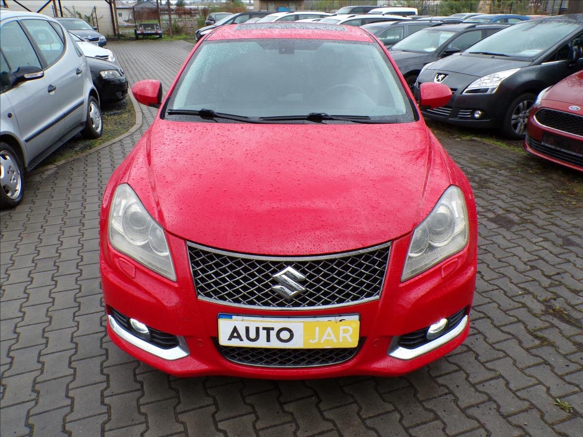 Suzuki Kizashi Sedan / Limuzína 2,4 l 131 kw