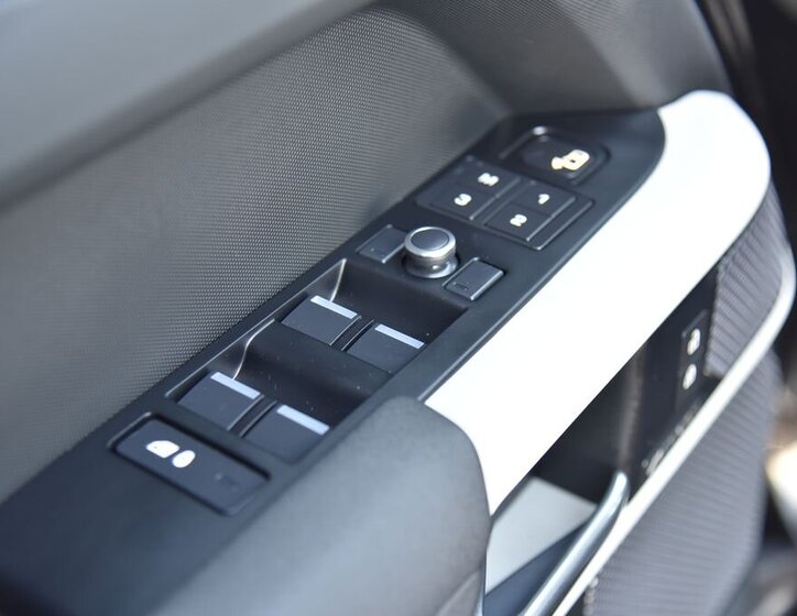 Land Rover Defender SUV 3,0 l 183 kw