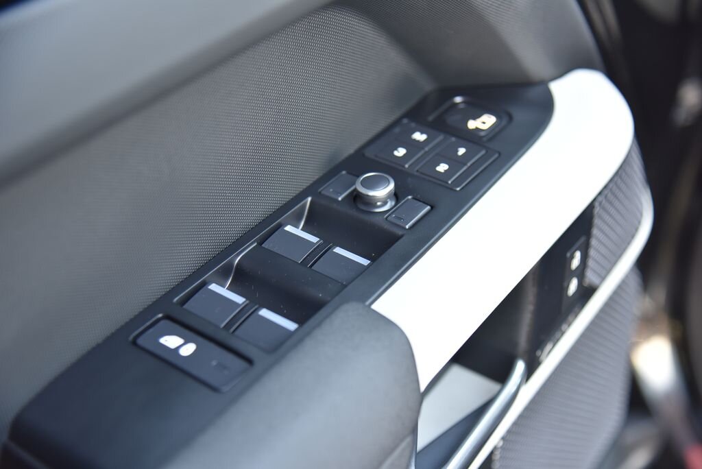 Land Rover Defender SUV 3,0 l 183 kw