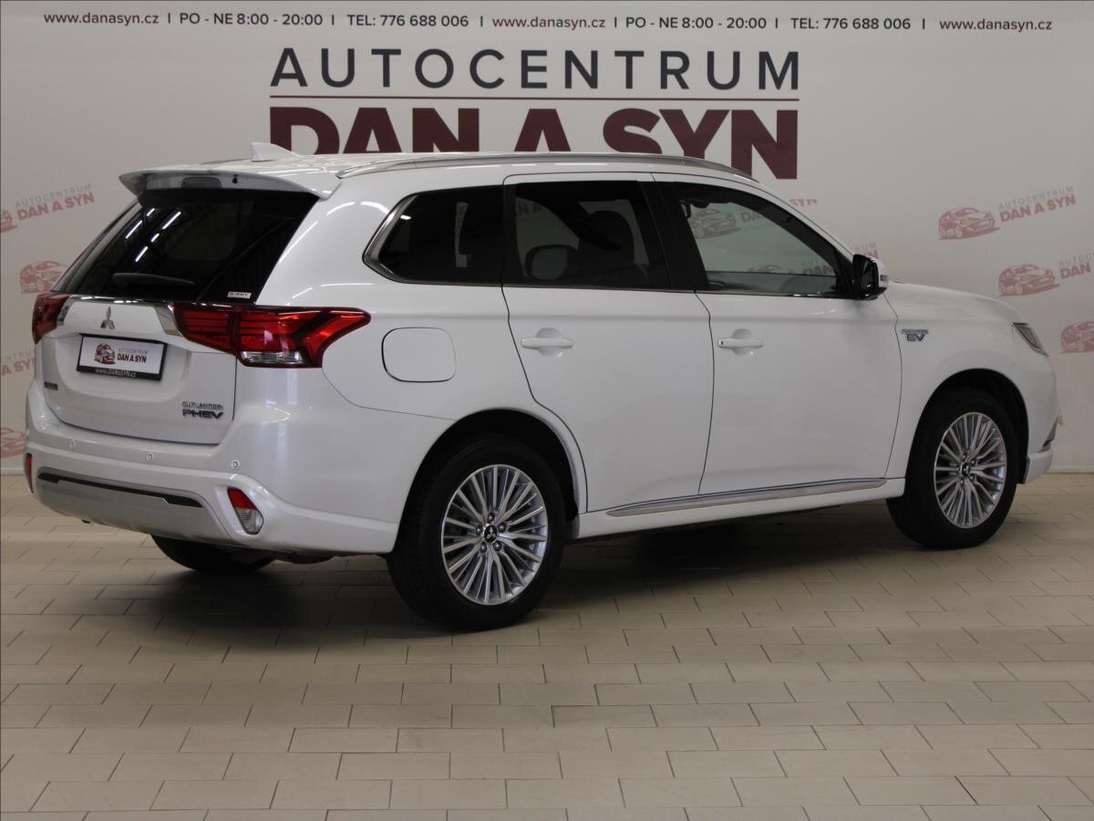 Mitsubishi Outlander SUV / Terénní 2,4 l 99 kw