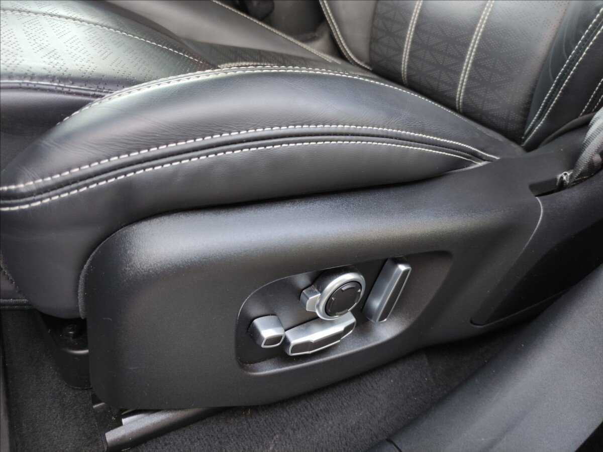 Land Rover Range Rover Velar SUV / Terénní 3,0 l 221 kw